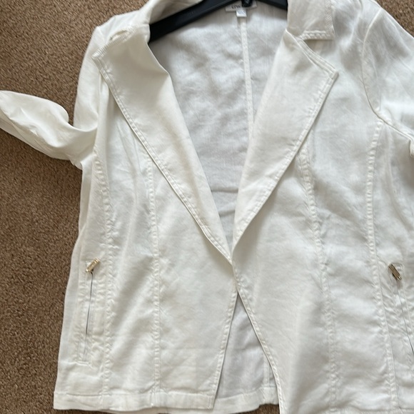 Chico's Classic Linen Blazer - Picture 7 of 7